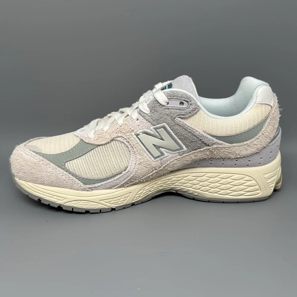 New Balance 2002R M2002REK Beige Grey Running Shoes Men's Sz 6.5 Women‎ Sz 8D