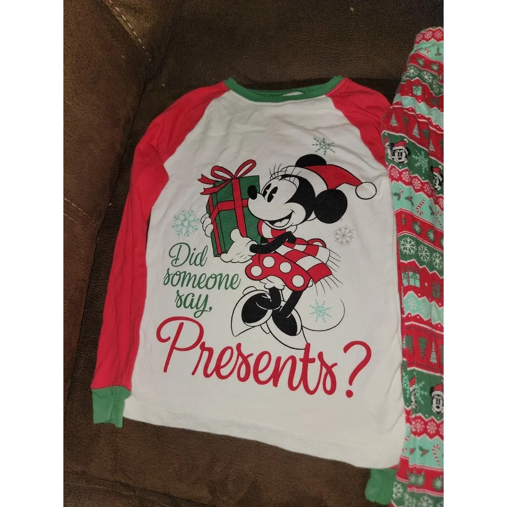 Disney holiday Christmas minnie‎ mouse presents pajamas size 7