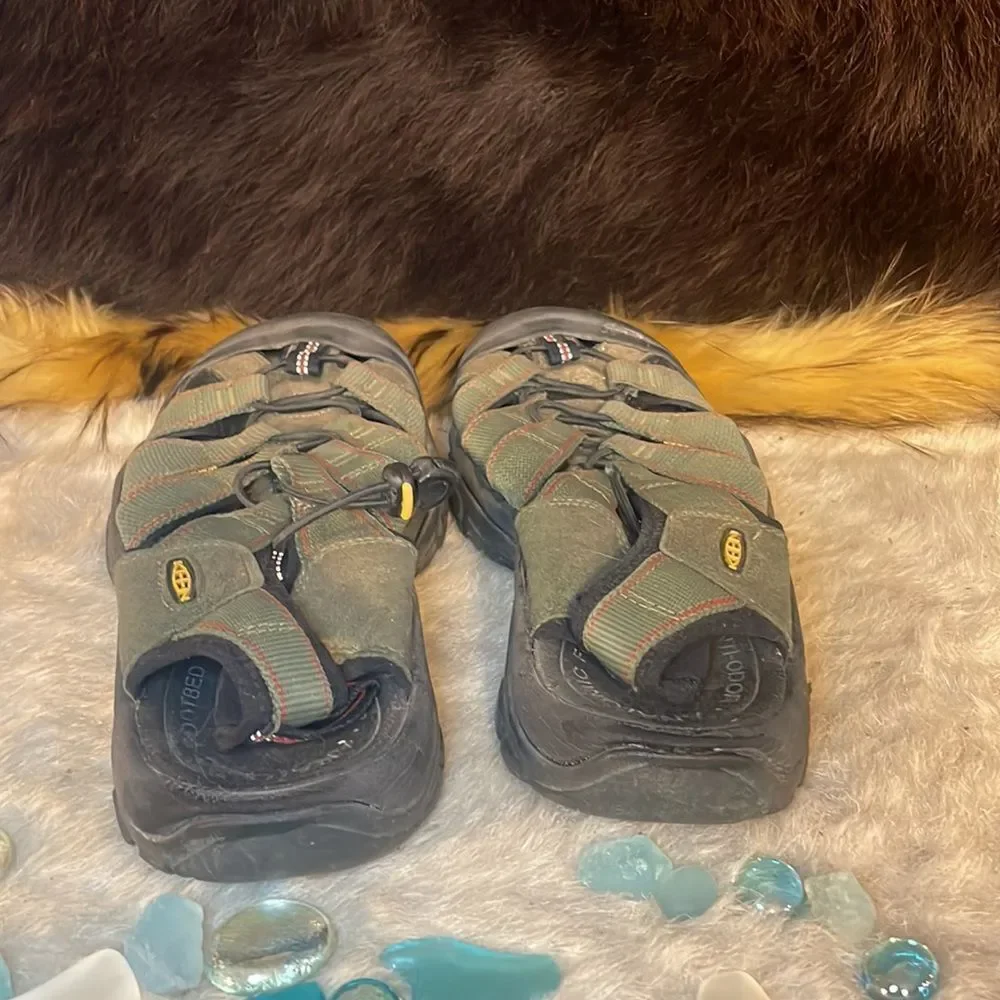 Keen sage green