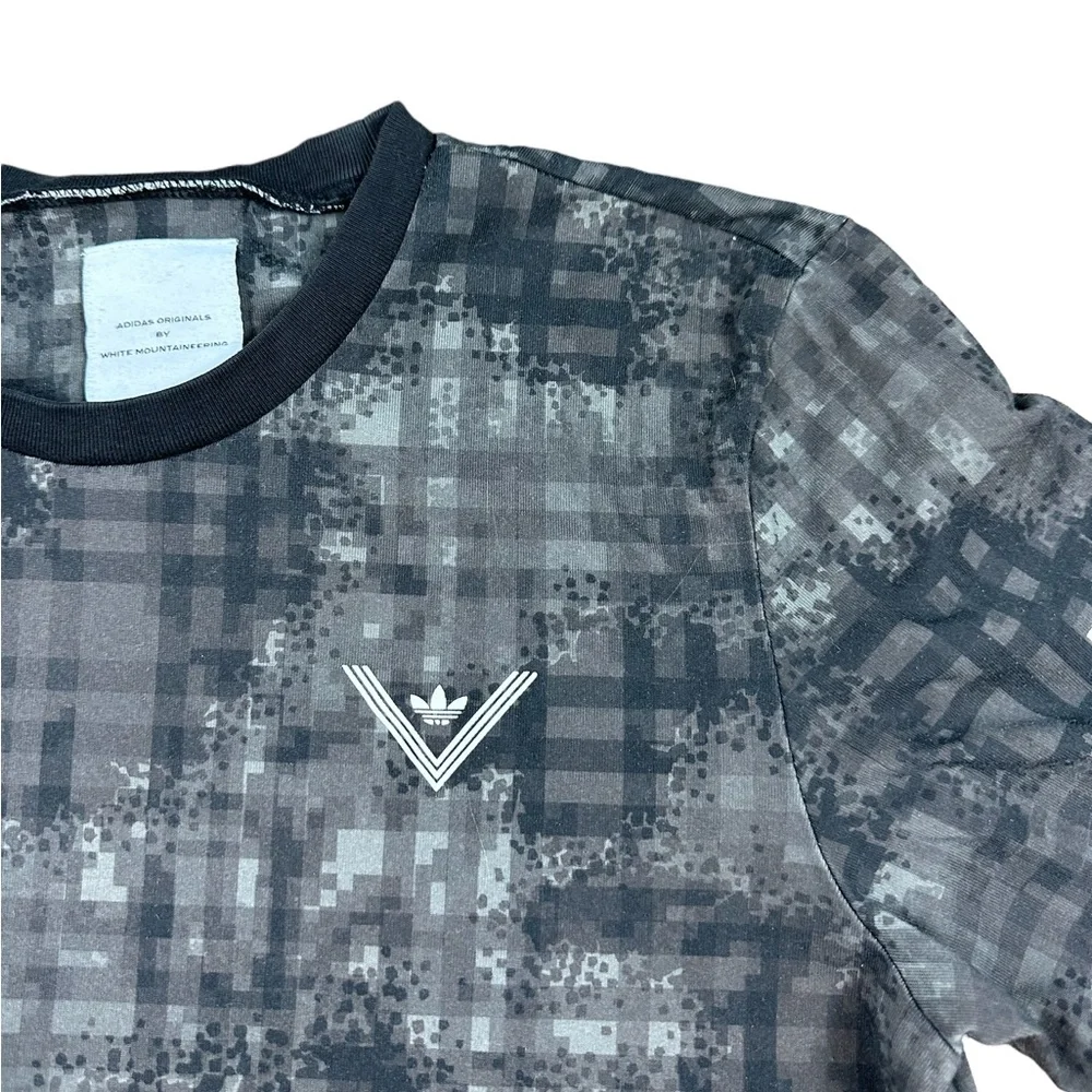 adidas print look