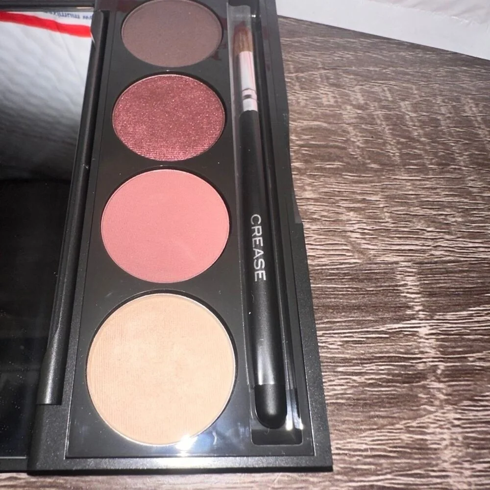 Mirabella‎ Eyeshadow Palette makeup face