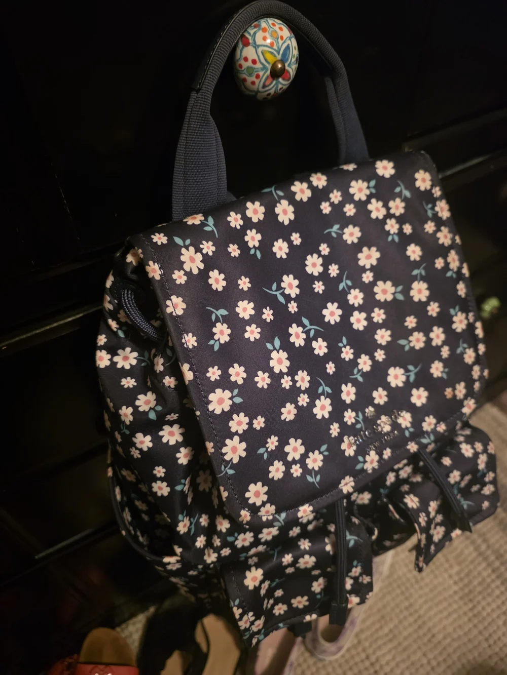 kate ♠️ spade CARLY Flap In Navy/ Daisy Pattern Backpack EUC