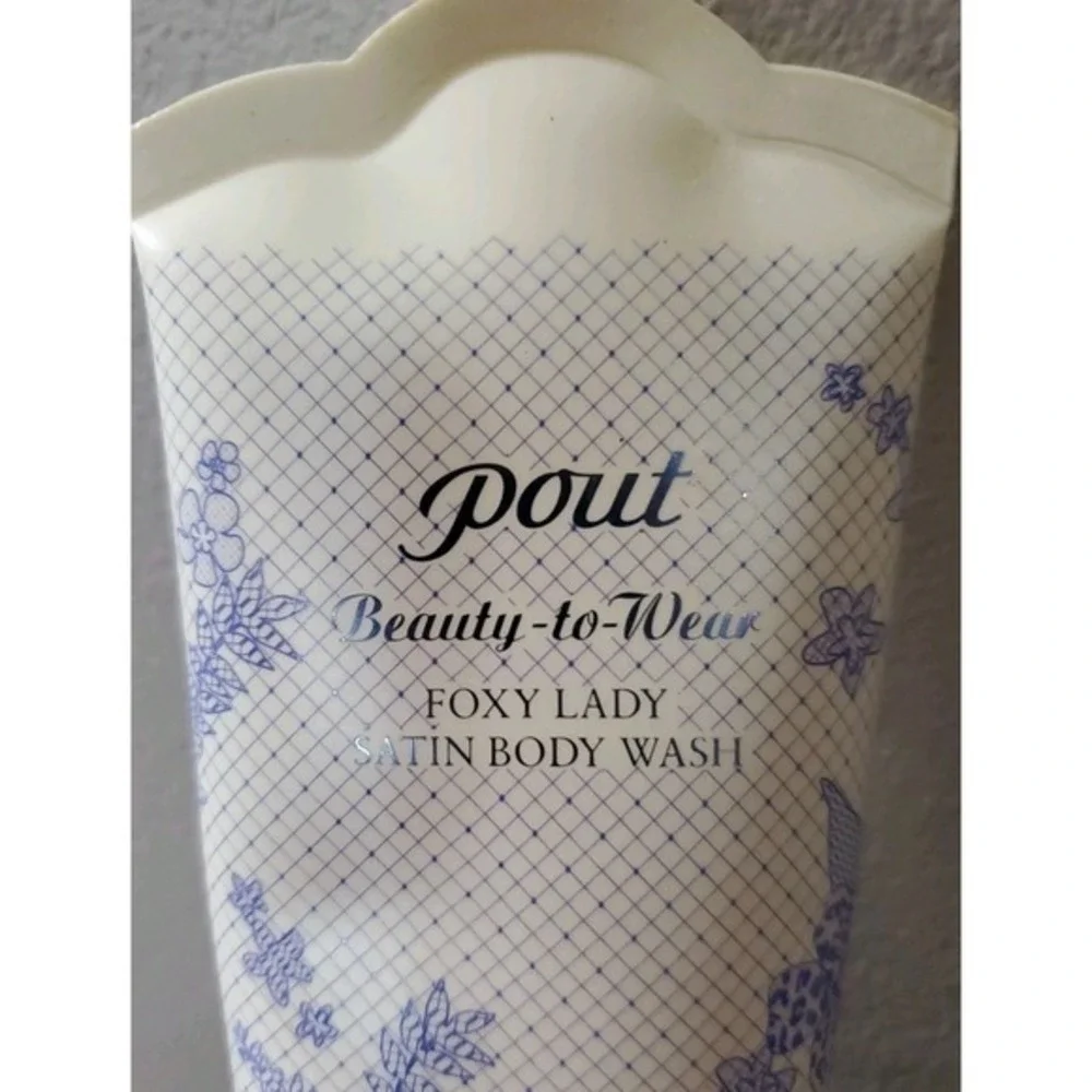VICTORIA'S SECRET POUT Beauty -to-Wear FOXY‎ LADY Body Wash