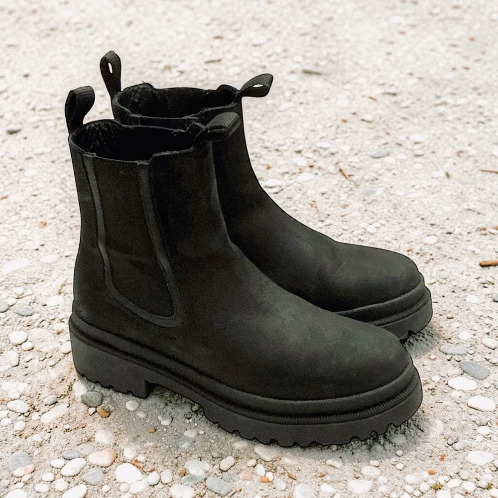Thursday Boot Company Legend Black Matte Leather Chelsea Ankle Boot  Size 8.5