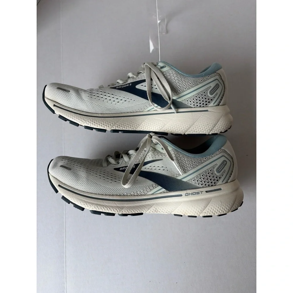 Brooks traction features