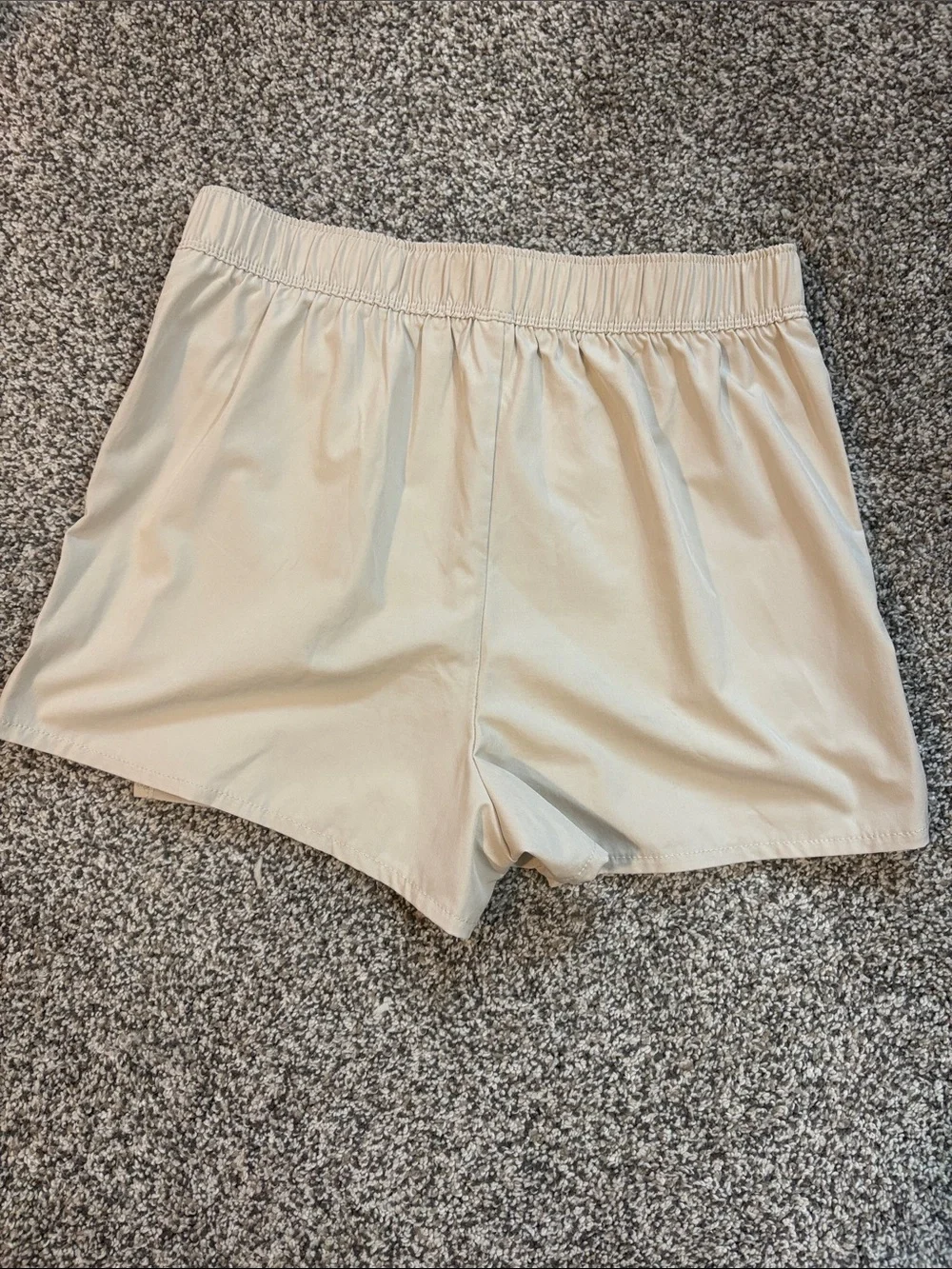 32 Cool classic beige