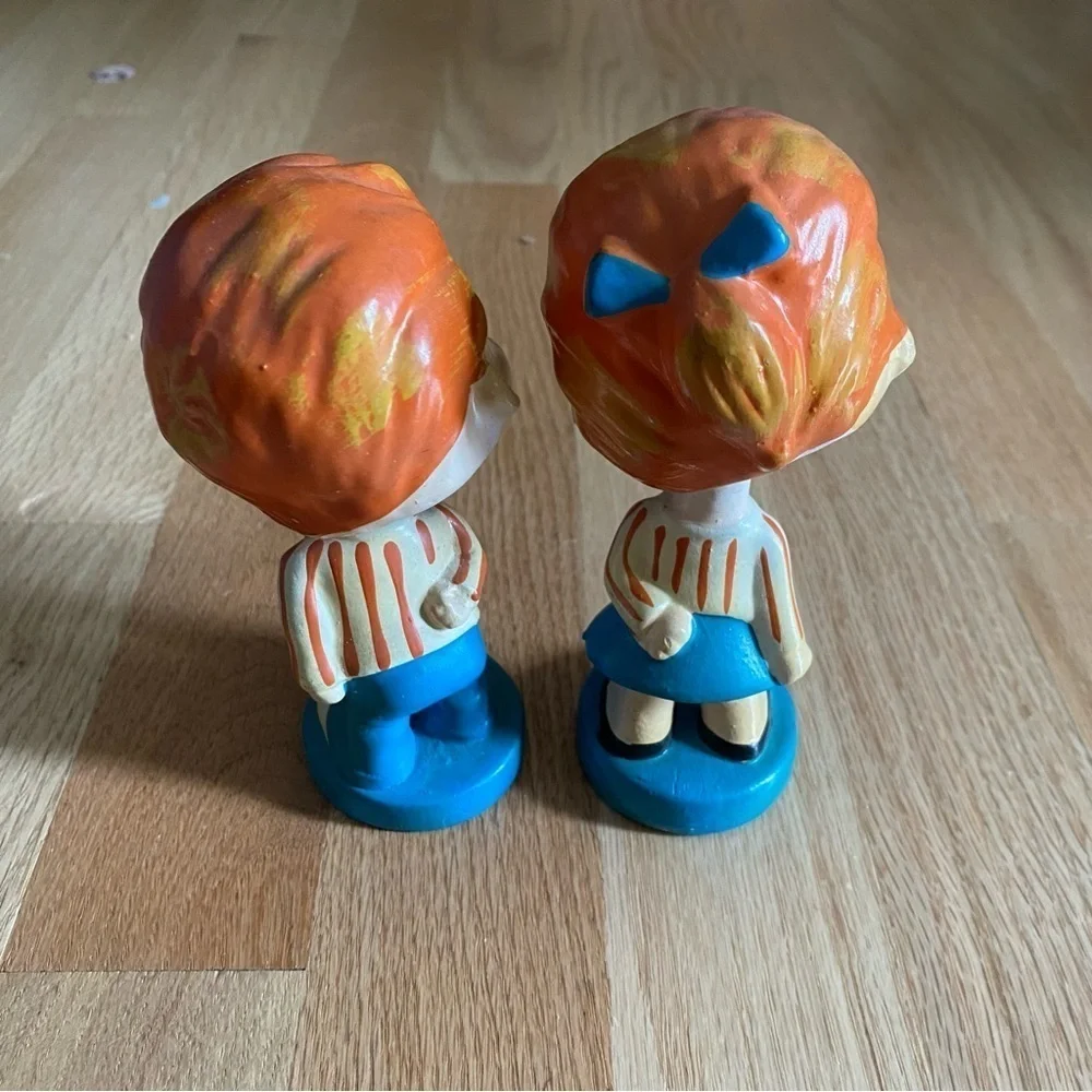 NEW YORK WORLD'S FAIR KISSING BOBBLEHEAD NODDERS Vintage 1963 Pair