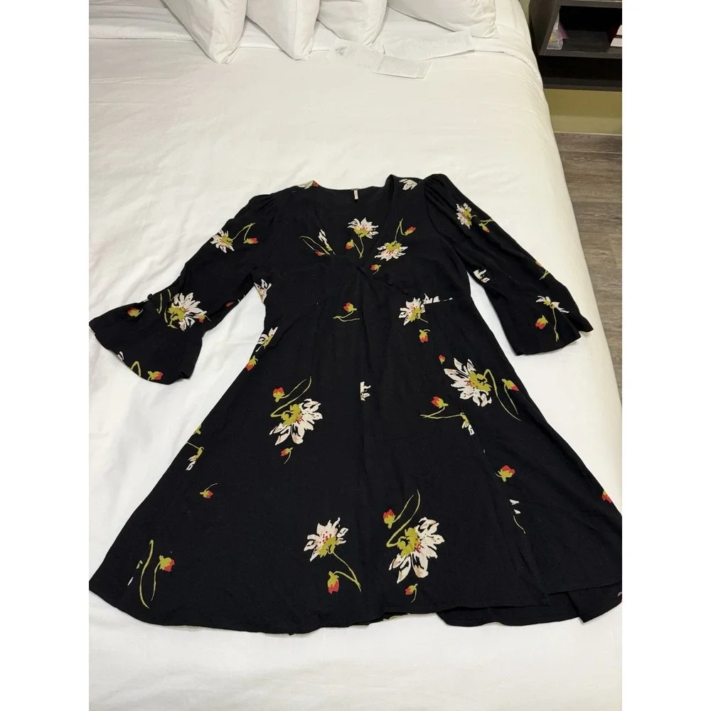 Free People Women's Black‎ Mini Floral Dress With Bell Sleeves Size XS