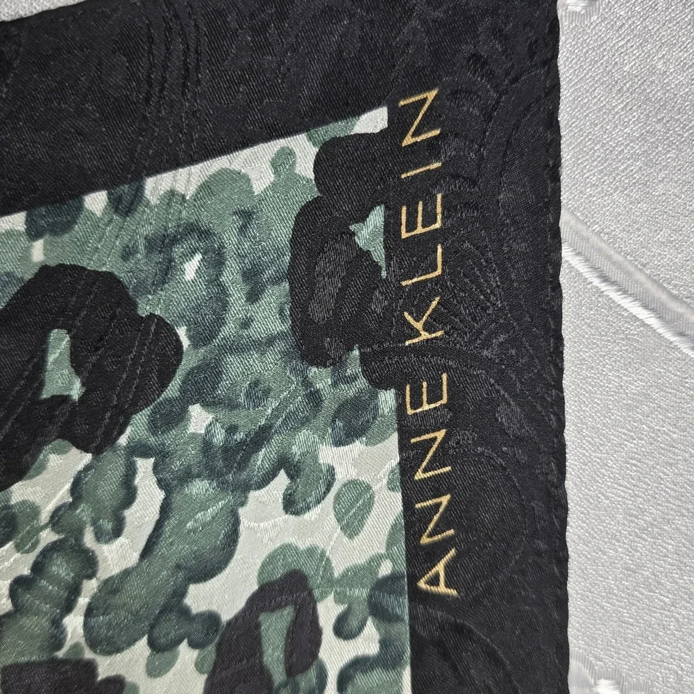 Anne Klein palette tones subtle