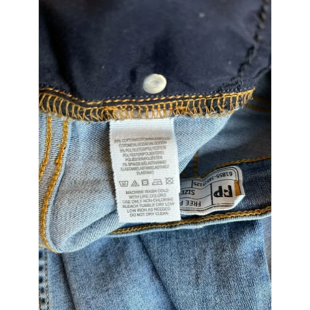 Free People Skinny Jeans Blue‎ Light Wash Distressed Torn Knee Rip Size 28 EUC