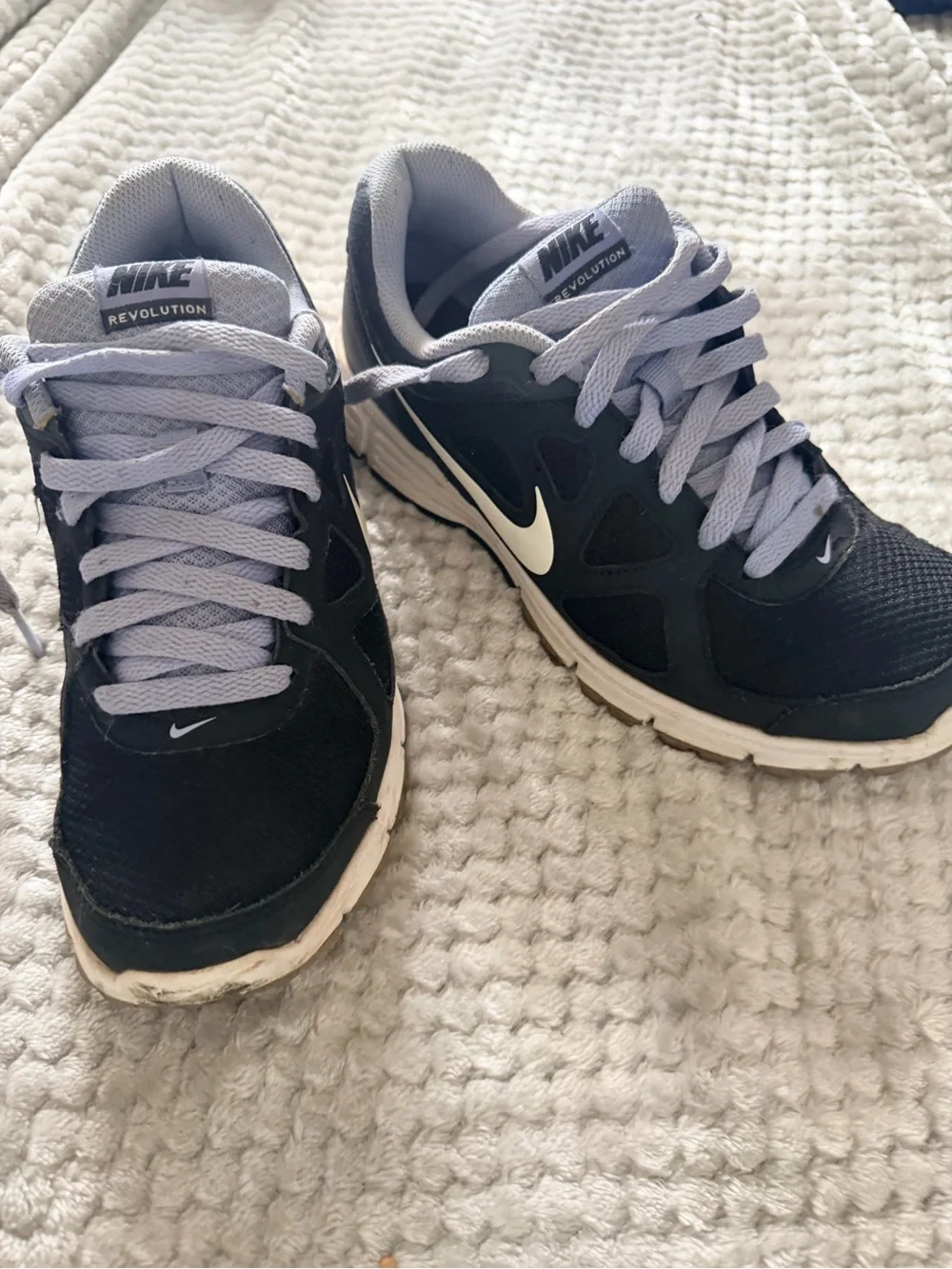 Nike Women’s Black Sneakers with Light lilac Laces