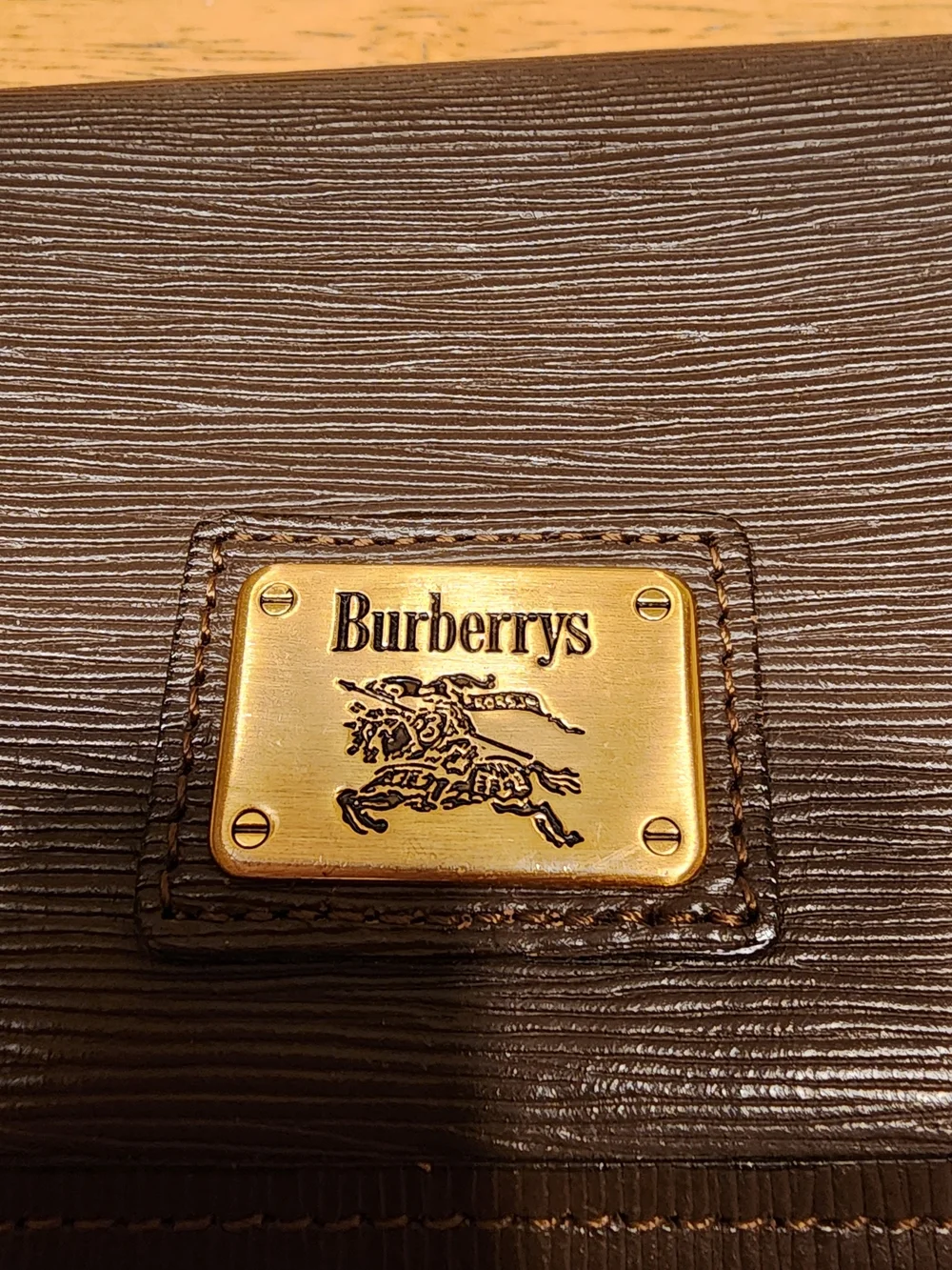 vintage Burberry bag features the classic Nova check canvas pattern