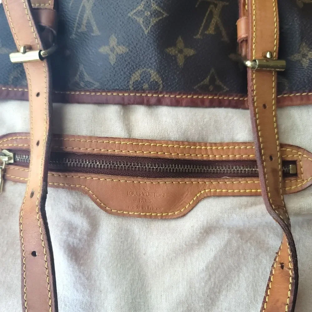 Louis Vuitton Vintage Leather Bucket Bag - AR1907