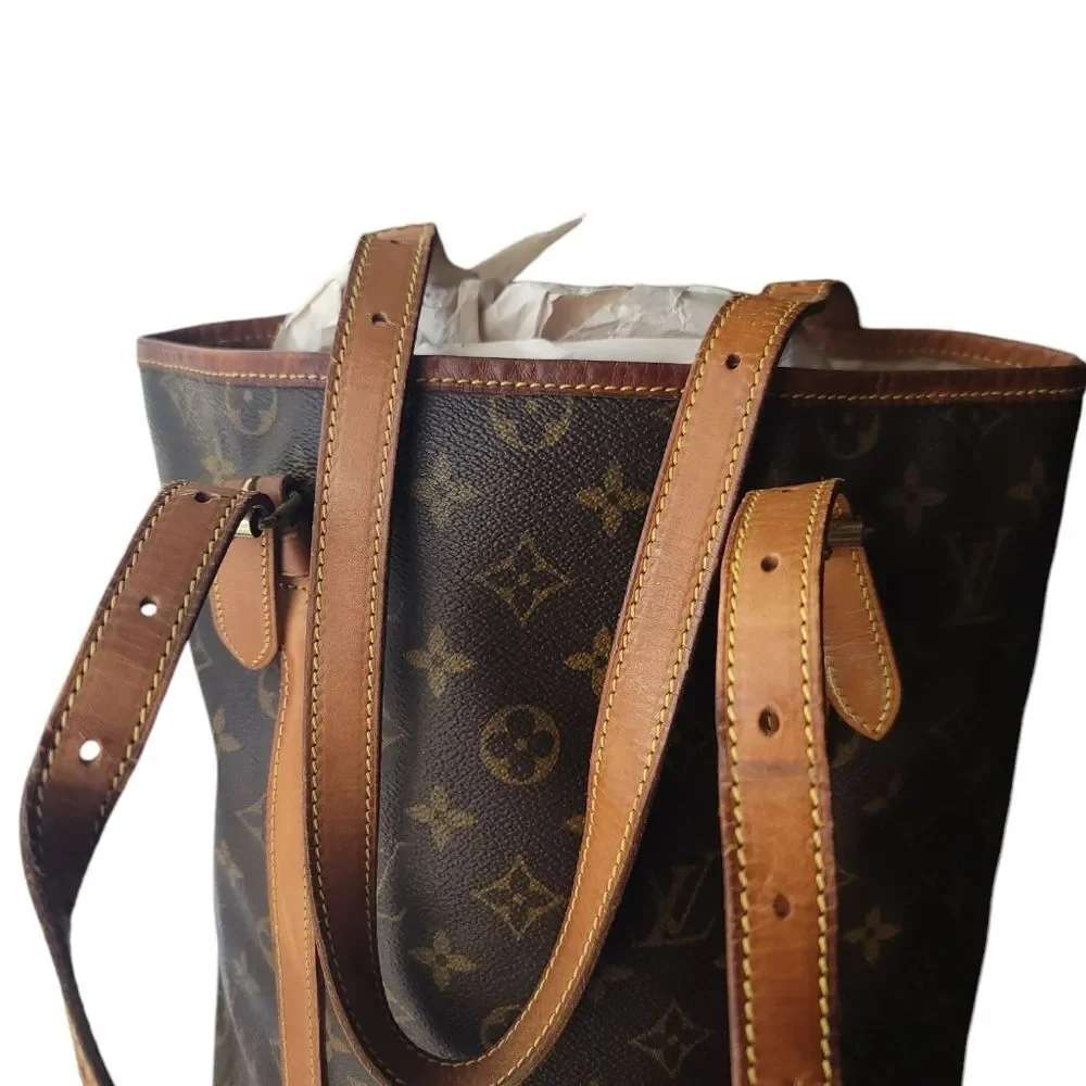 Louis Vuitton Vintage Leather Bucket Bag - AR1907