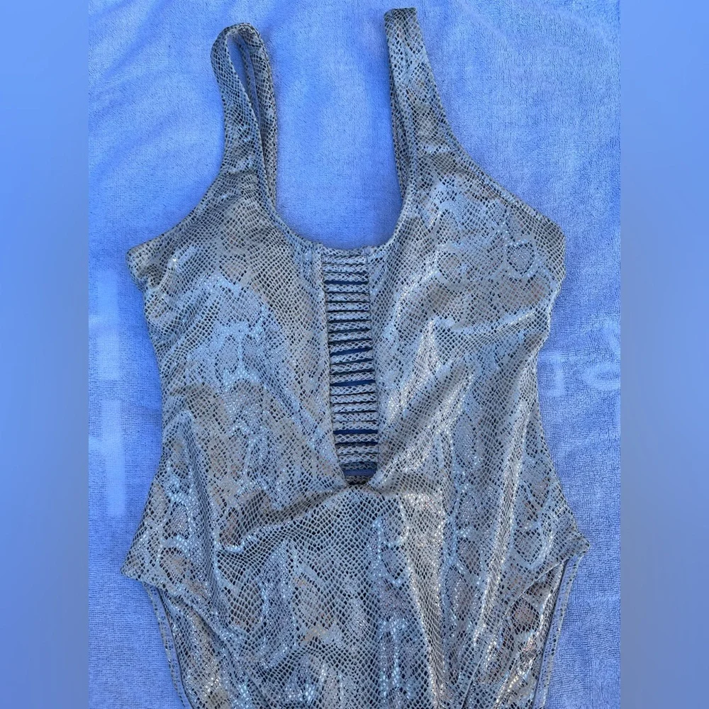 Fashion Nova snake piece