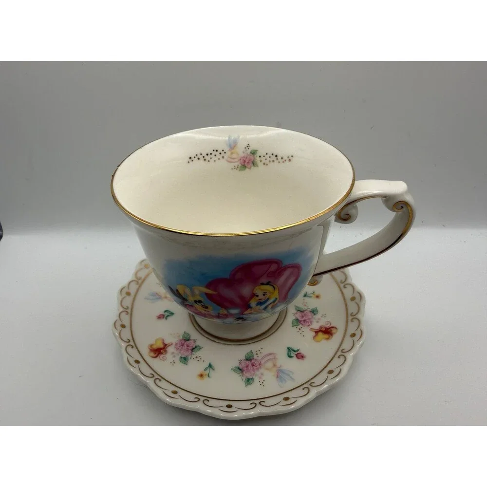 Retired  Disney Parks Excl Alice in Wonderland Tea set