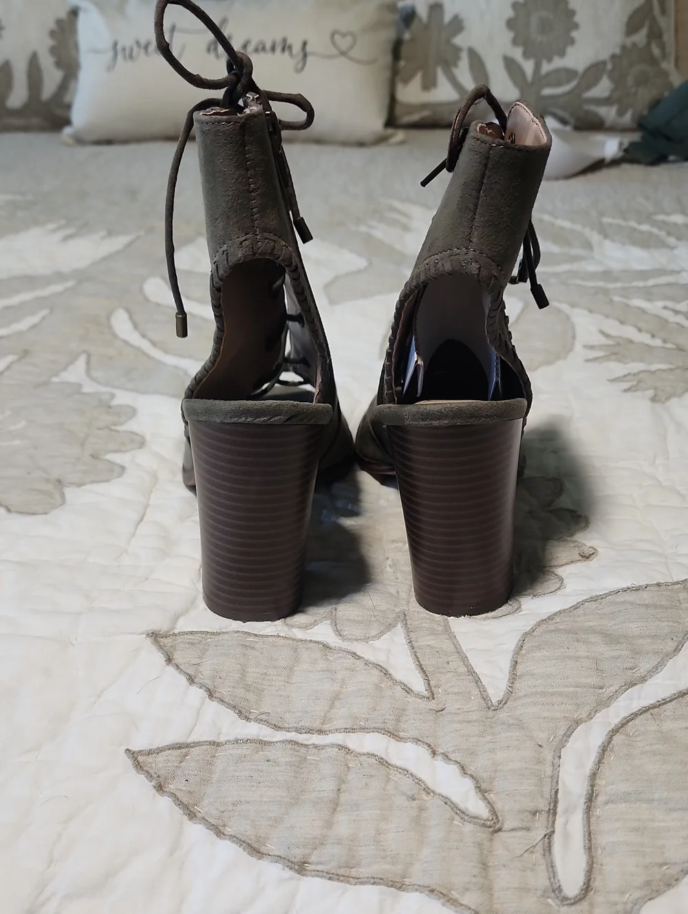 Mix No. 6 olive suede