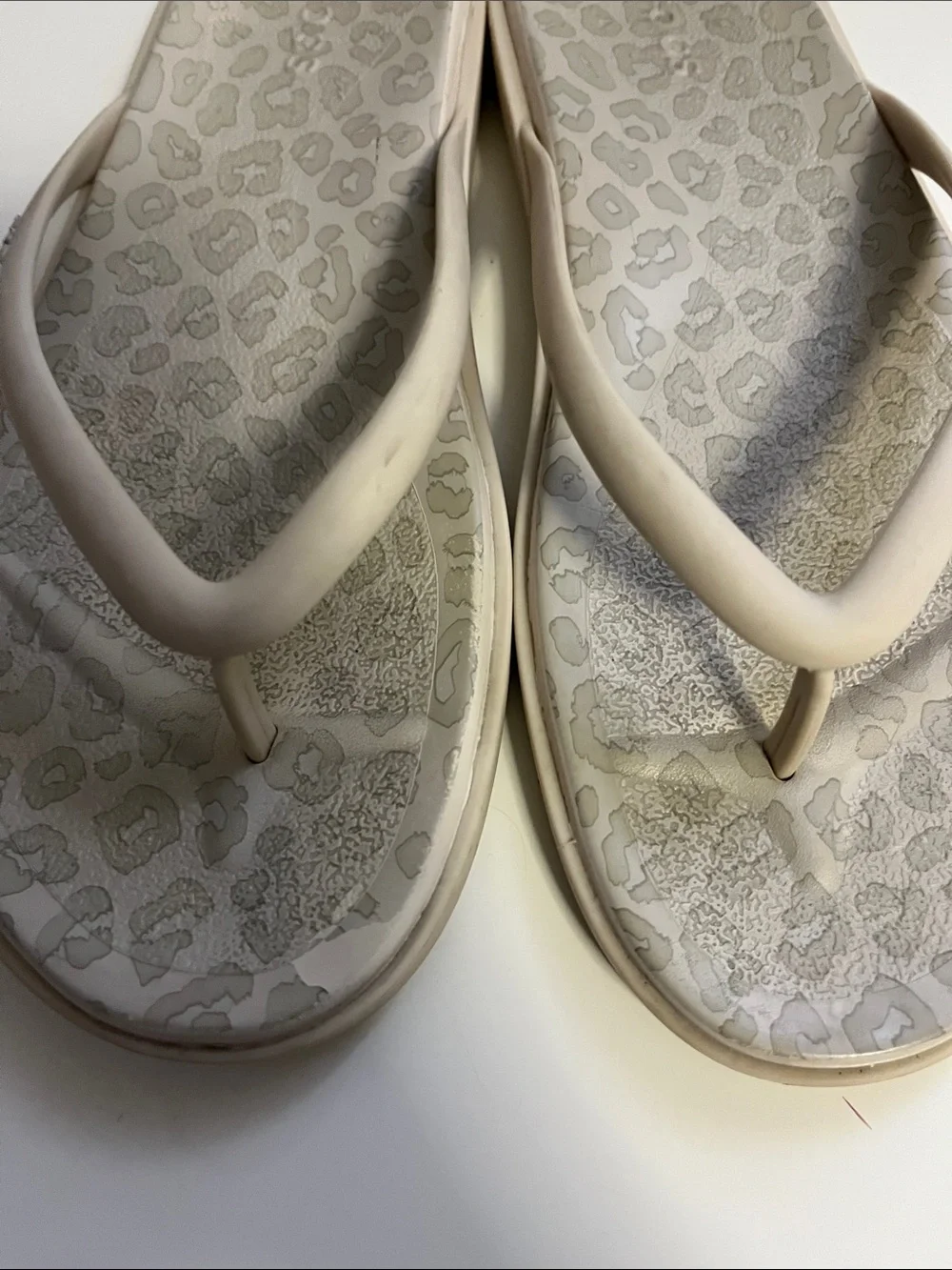 CROCS lightweight flip