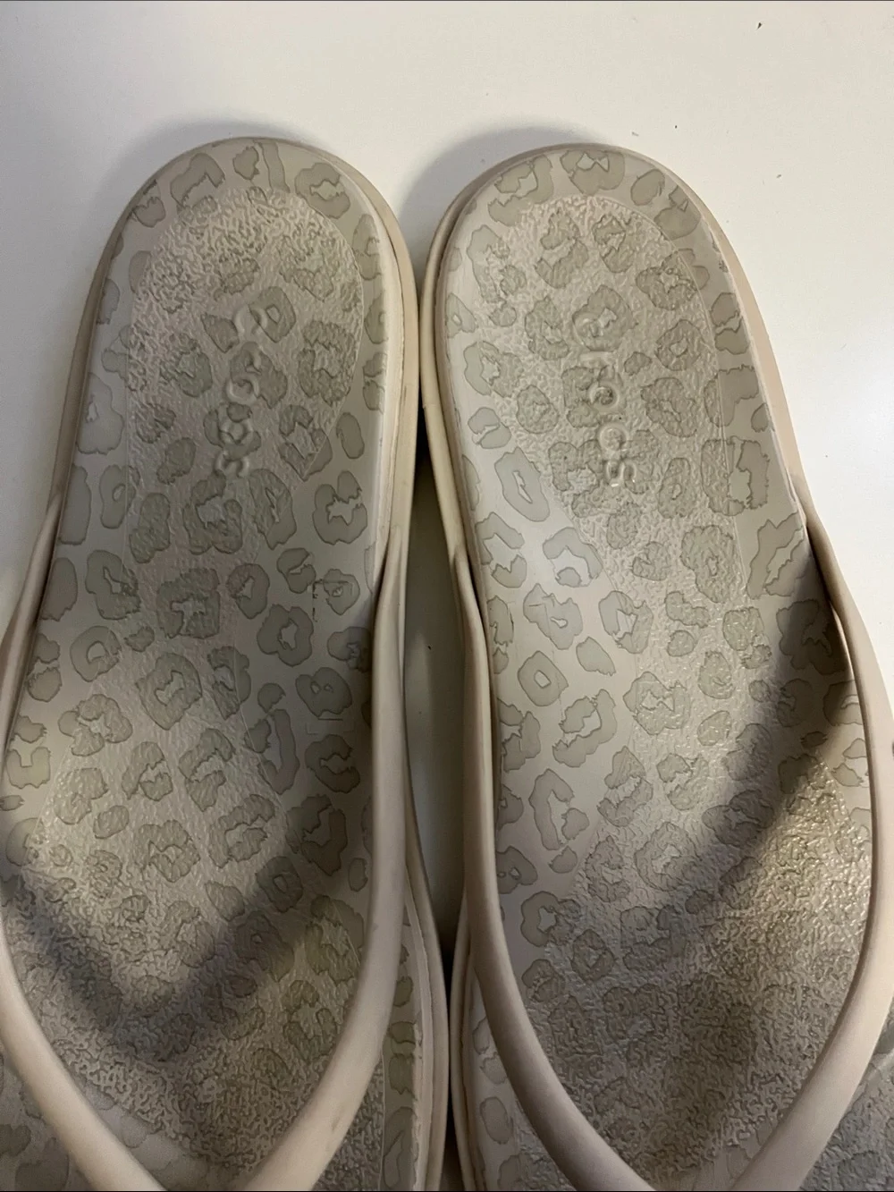 CROCS lightweight flip