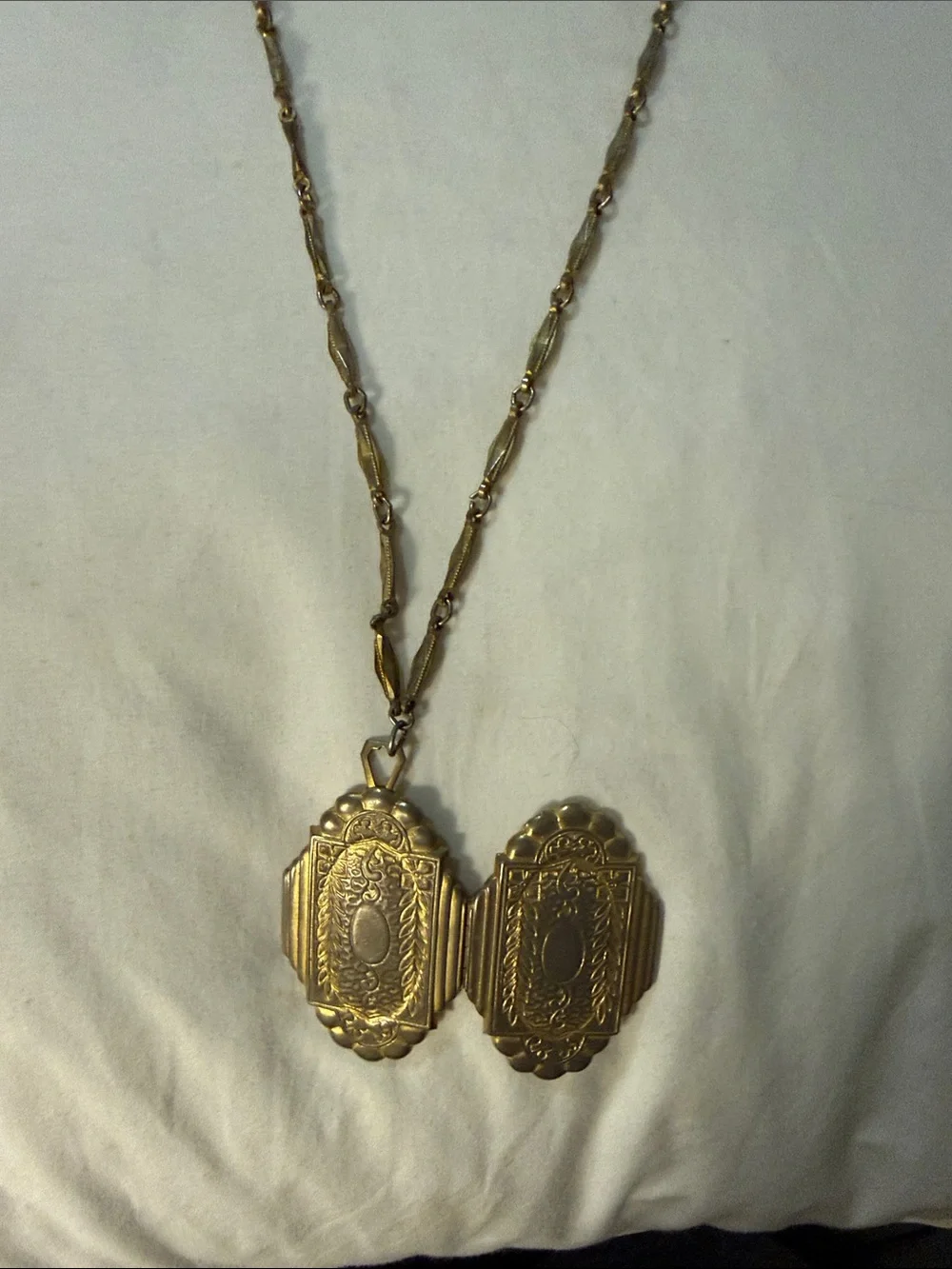 N/A elegant gold