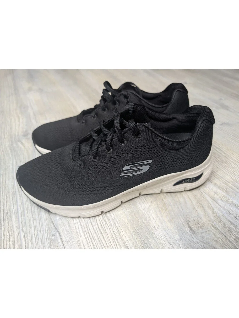 Skechers Arch Fit Black and White Athletic Sneakers Size 9.5 US