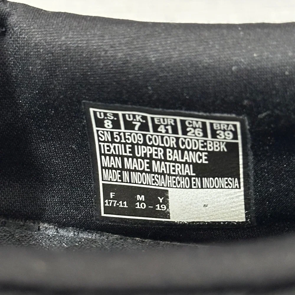 Skechers please see
