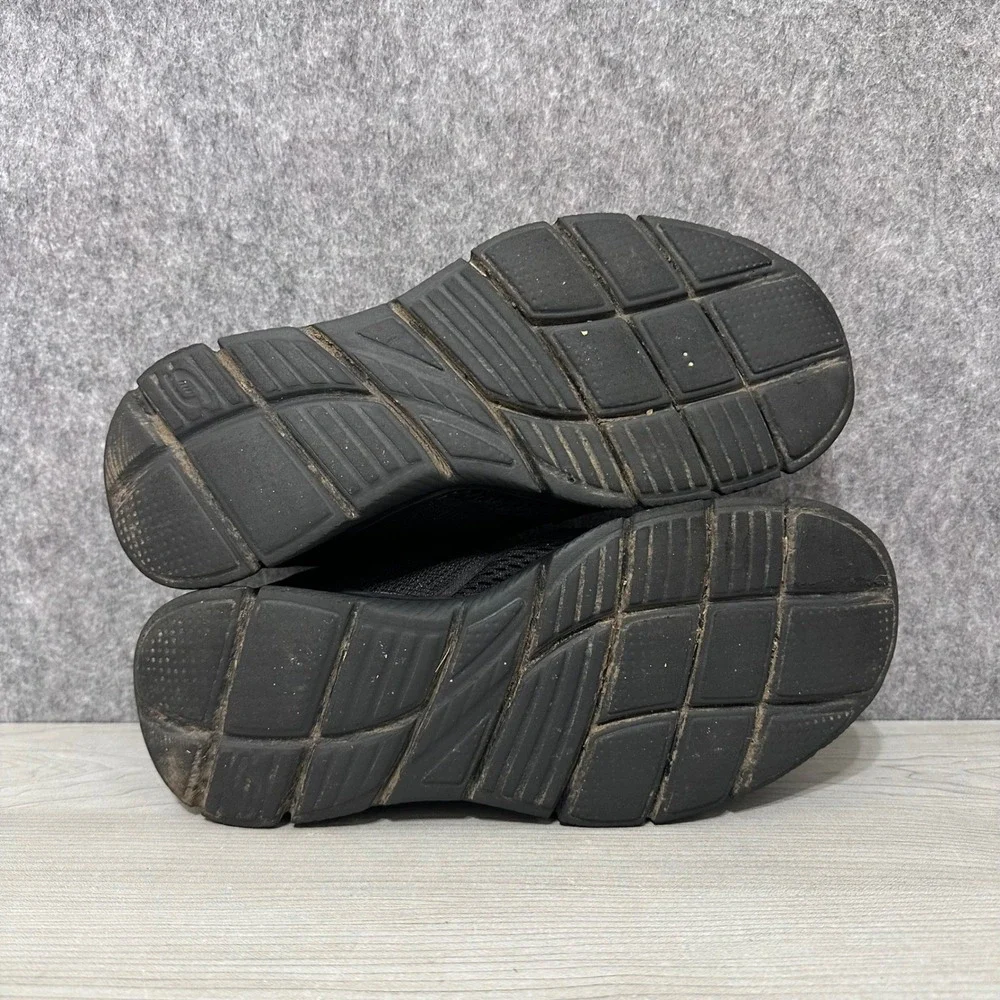 Skechers please see