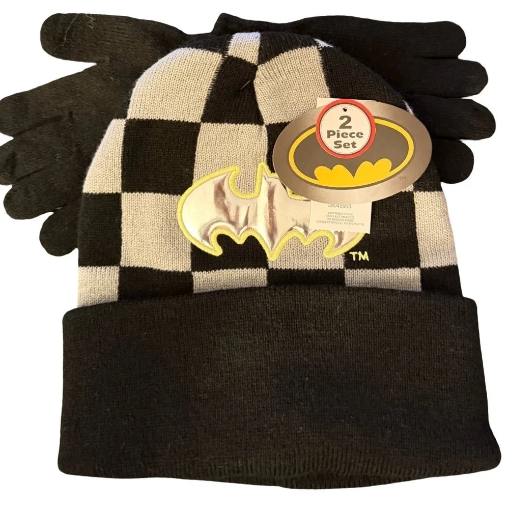 NWT Kids Batman Beanie and Gloves Set Black White Checkered Bat Symbol