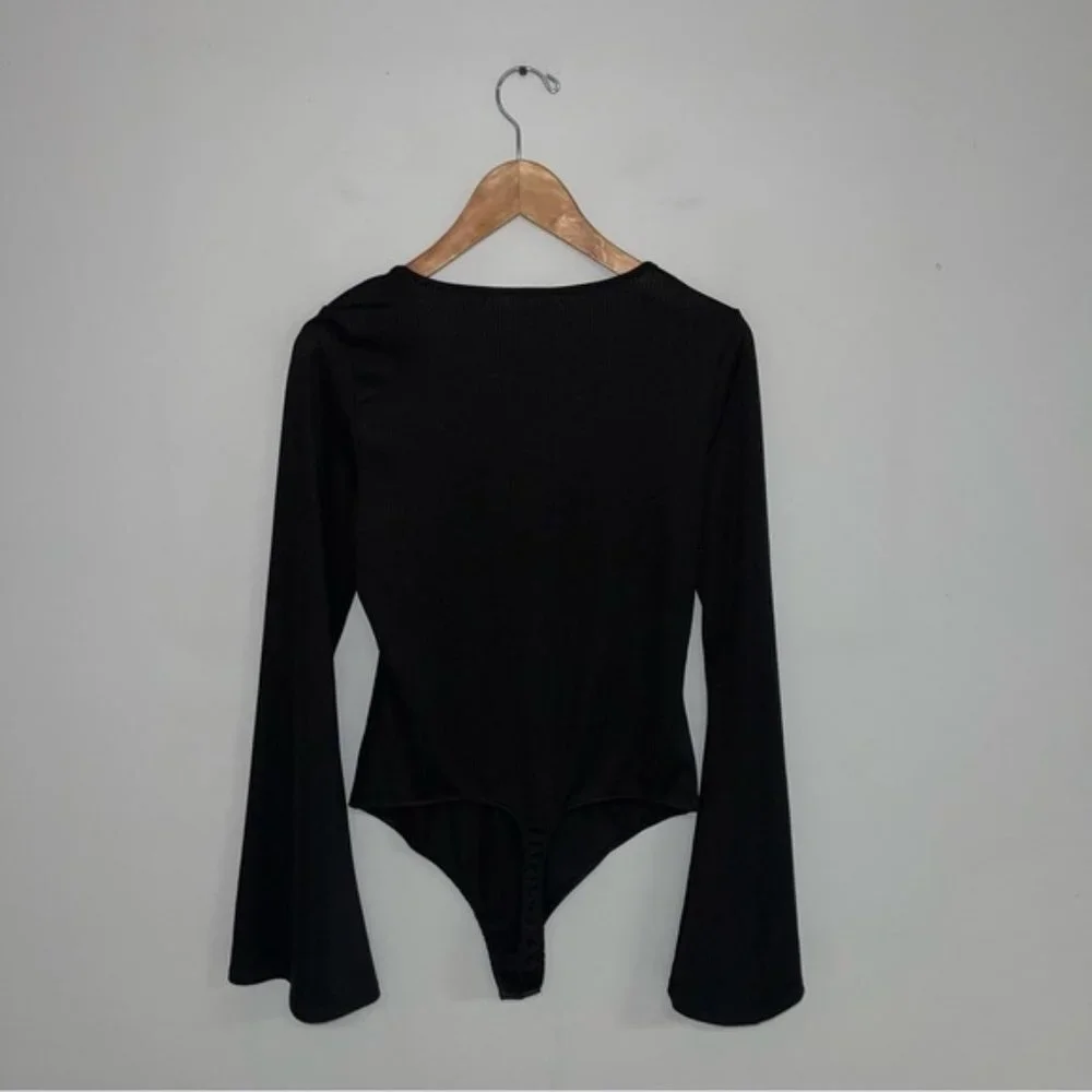Free People Charli‎ Ribbed V-Neck Bodysuit Women’s Medium Black Bell Sleeve