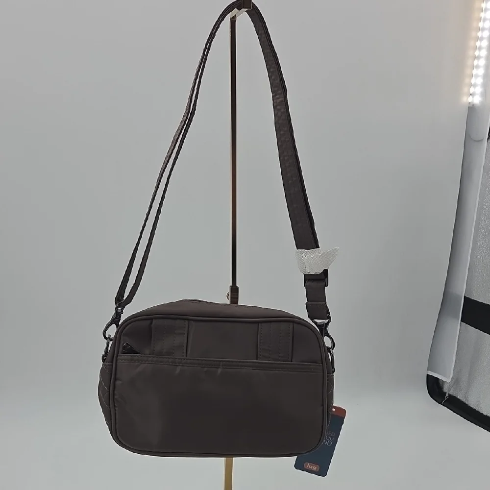 lug compact versatile