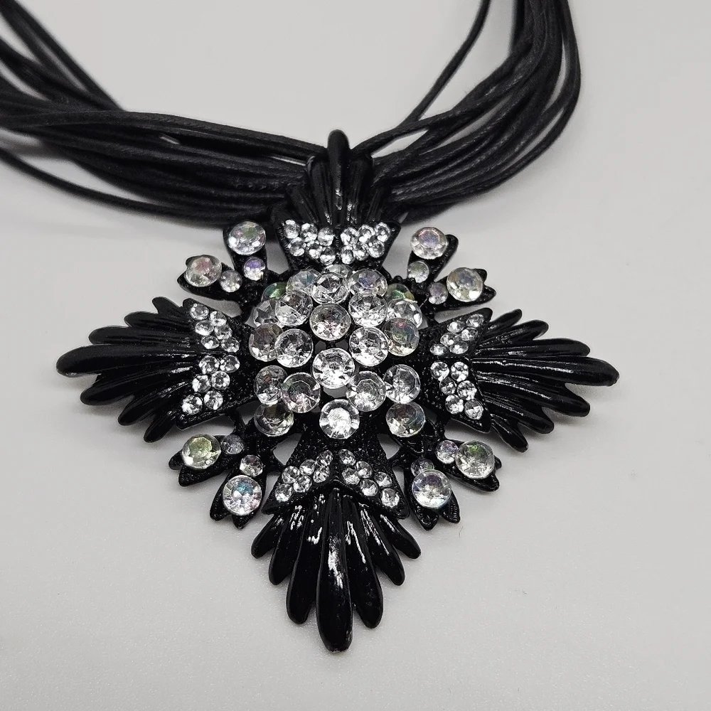 N/A black necklace