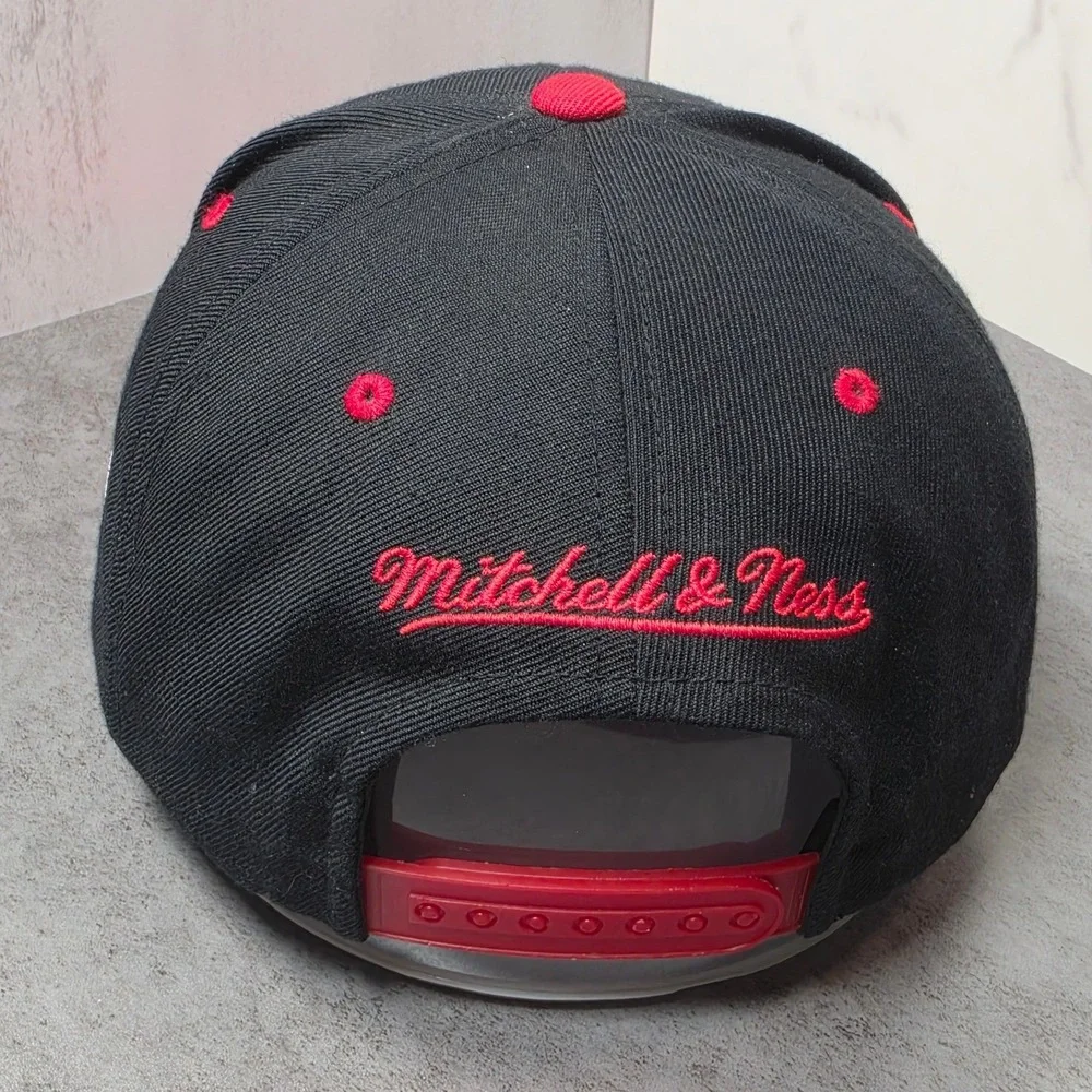 Mitchell & Ness Chicago Bulls Snapback‎ Hat Black Red Adjustable NBA Cap