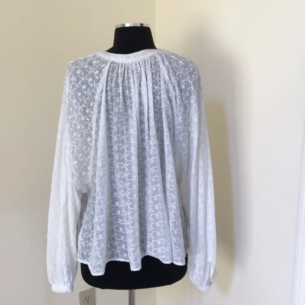 NWT! FREE PEOPLE Size XS white eyelet oversized top
