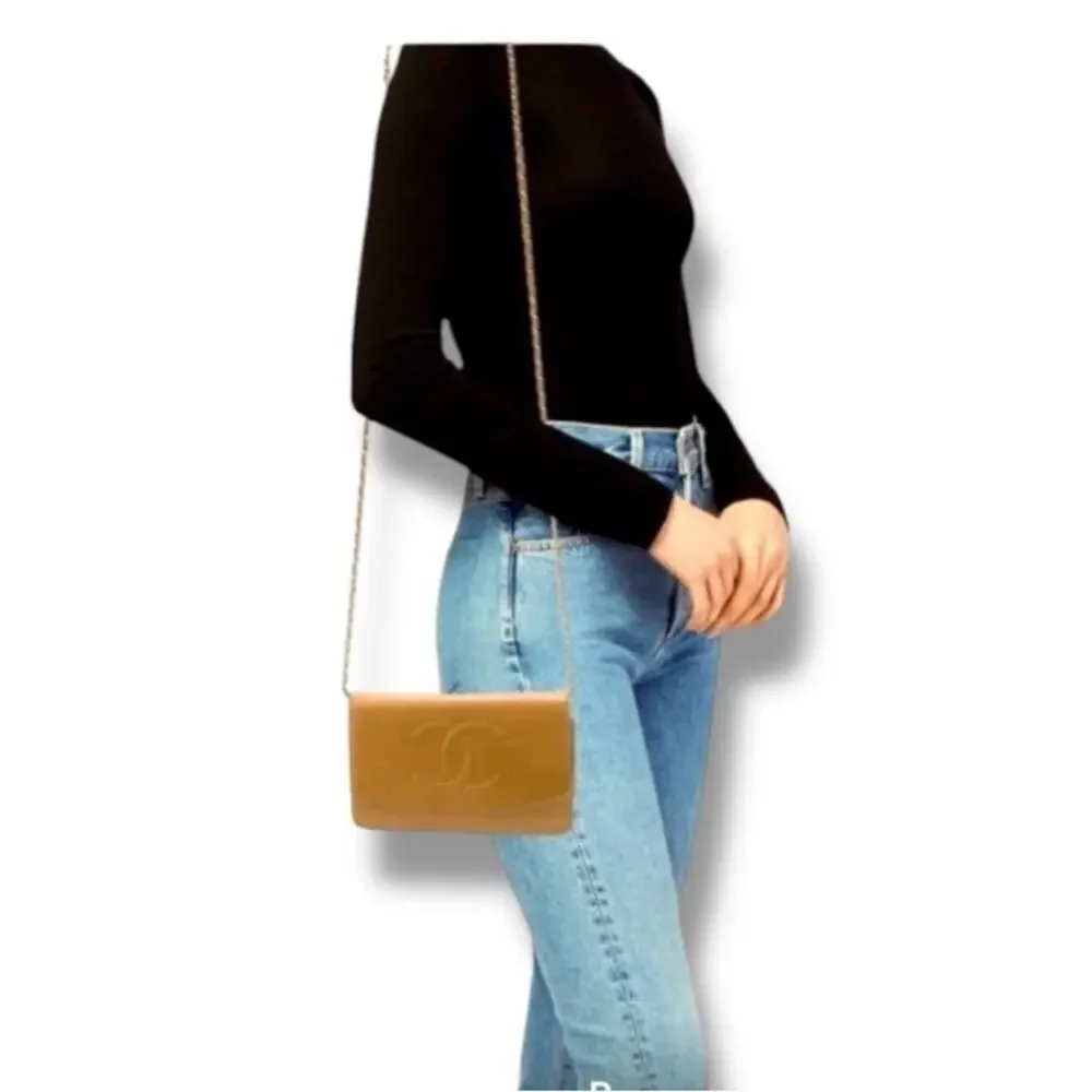 CHANEL AUTH Tan Leather Cavier Shoulder or Crossbody Bag with Gold Chain
