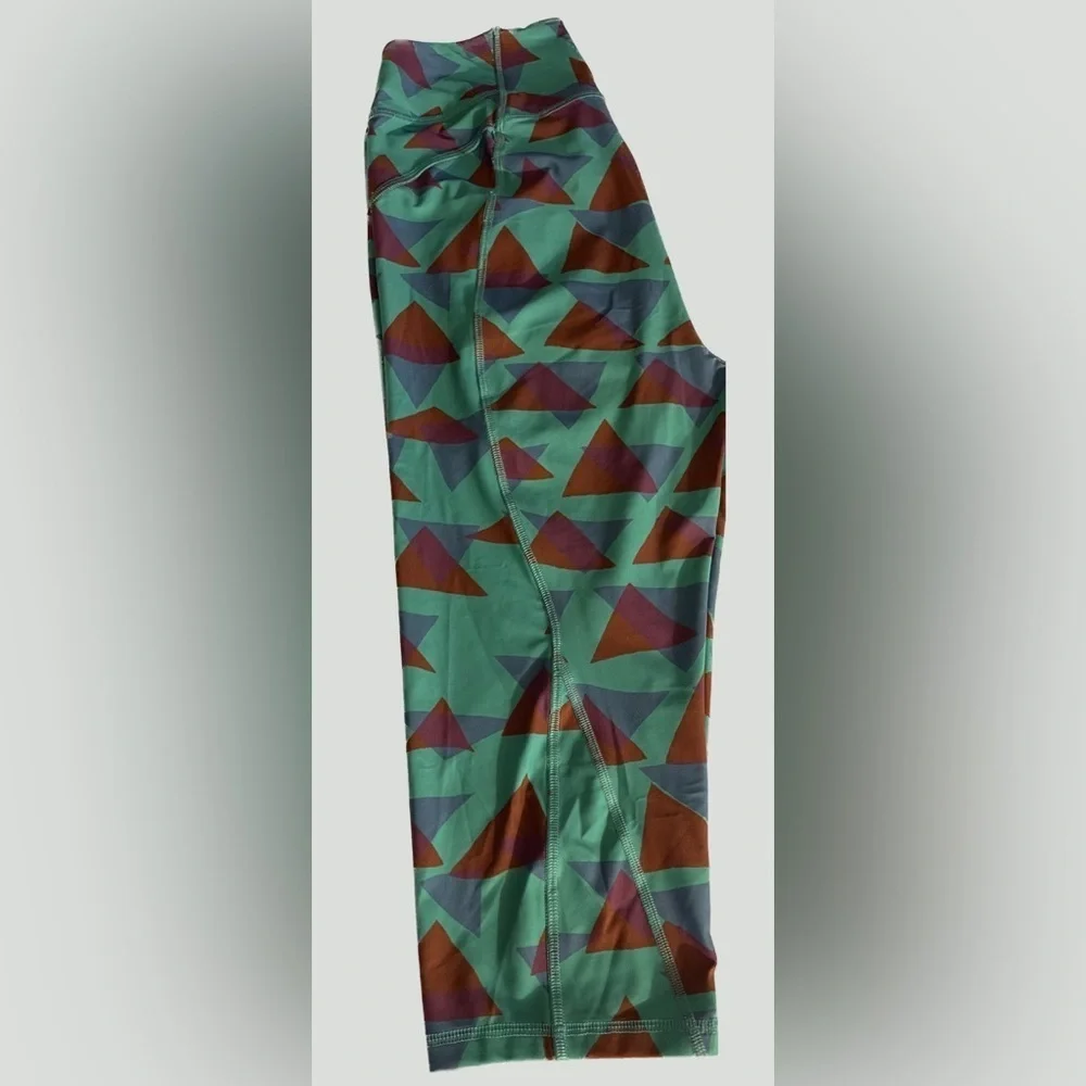Free People Geometric Crop Leggings Size M 16” Inseam.