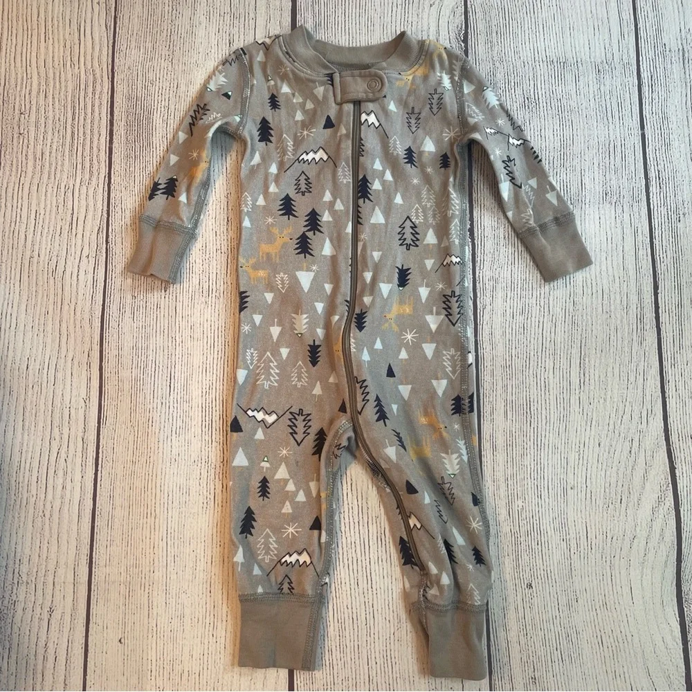 Hanna Andersson Grey Mountain & Forest Sleeper Size 60/3-6 months