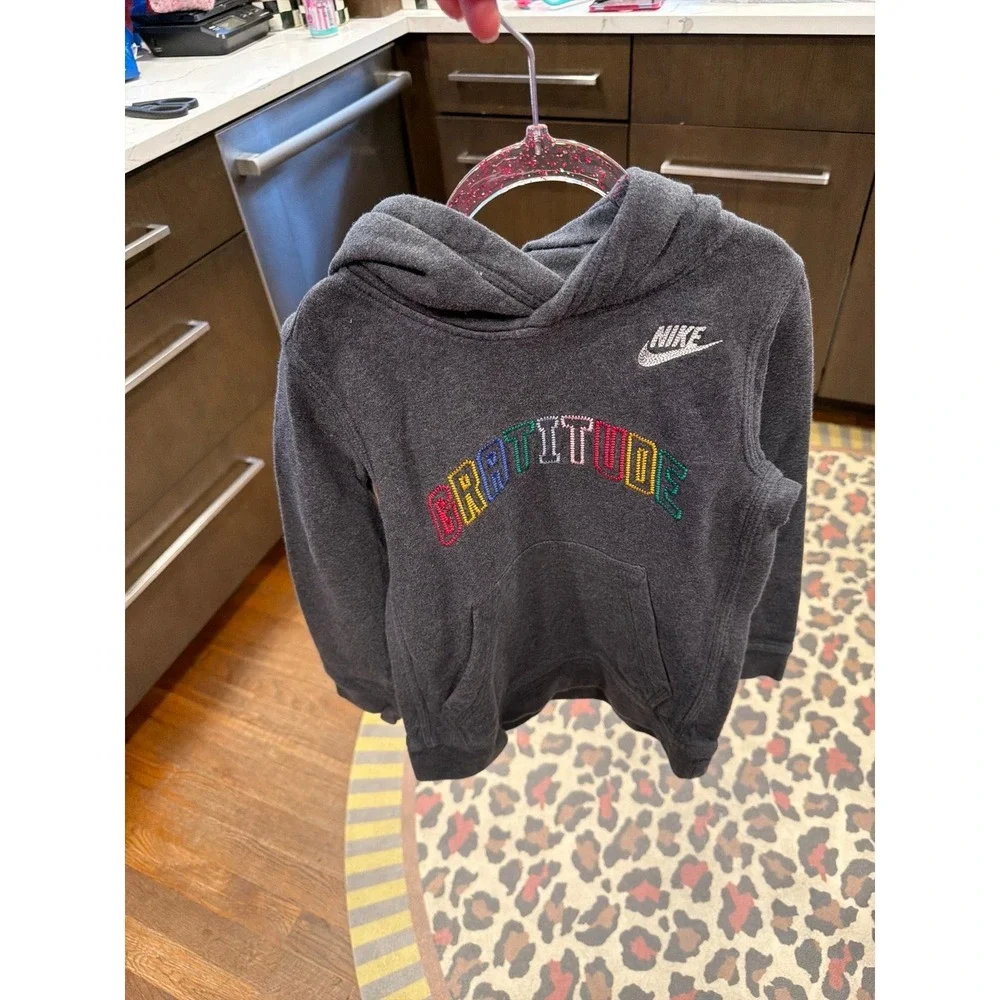 Nike kids' hoodie featuring a gray fleece gratitude‎ boys XS