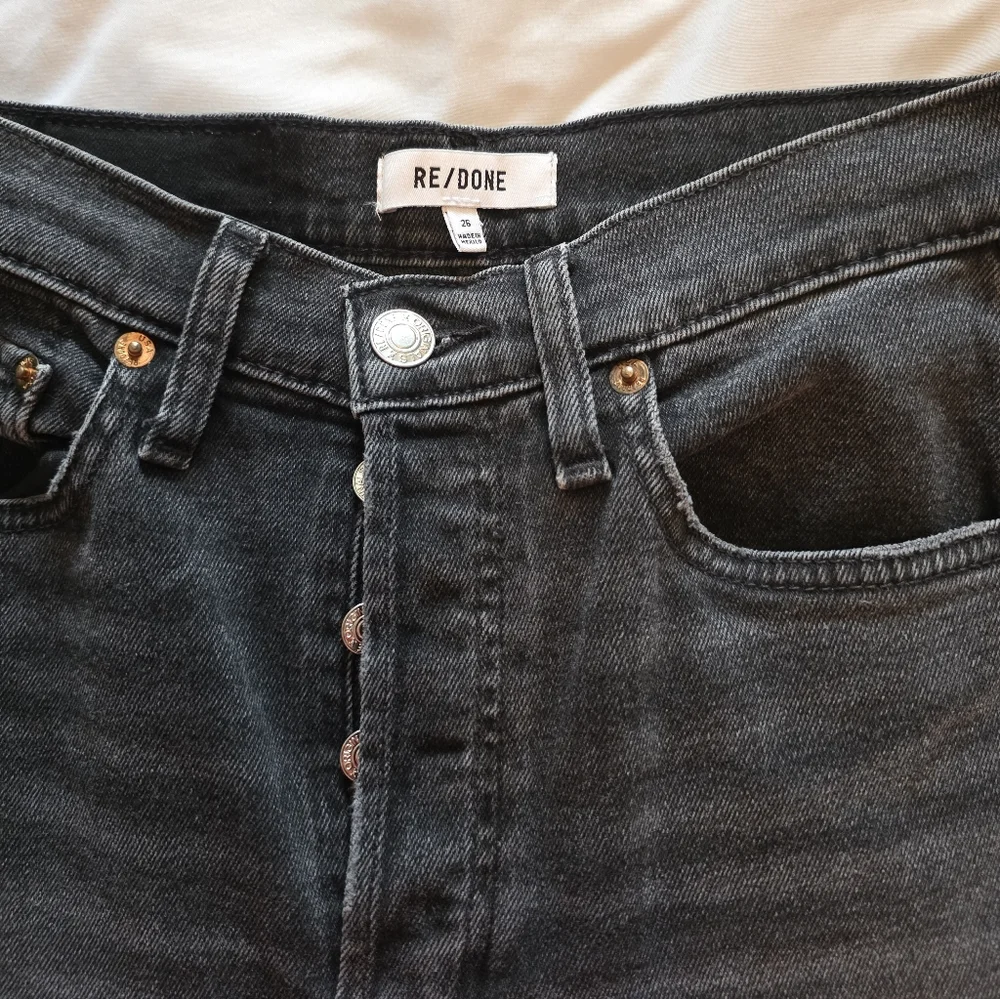 RE/DONE Black Raw Hem Button Fly Jeans Size 26 High Rise Cropped Designer Denim