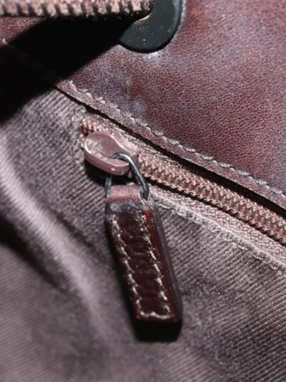 Gucci brand	gucci color	brown
