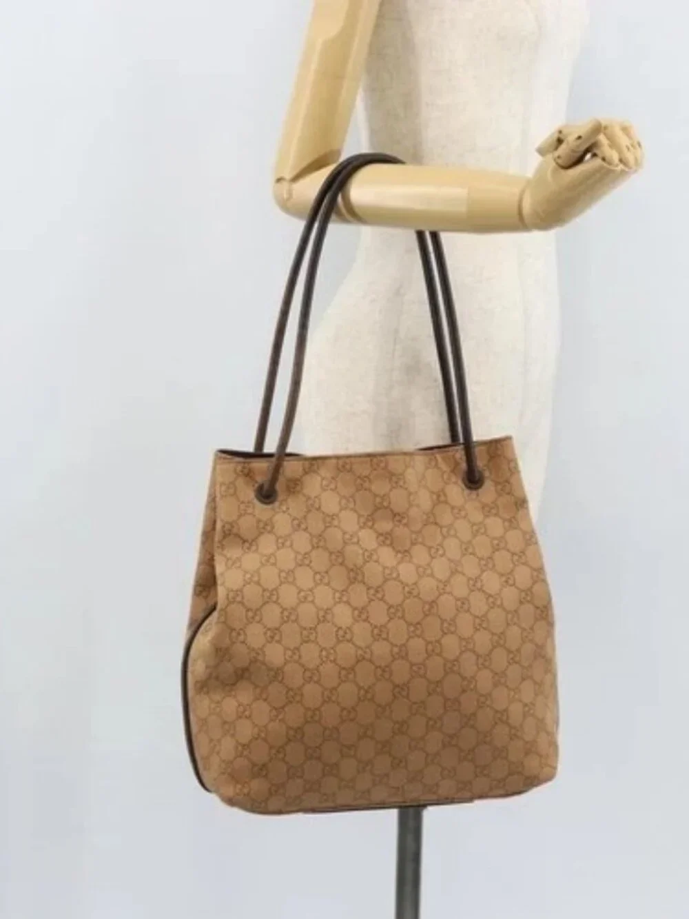 Gucci brand	gucci color	brown