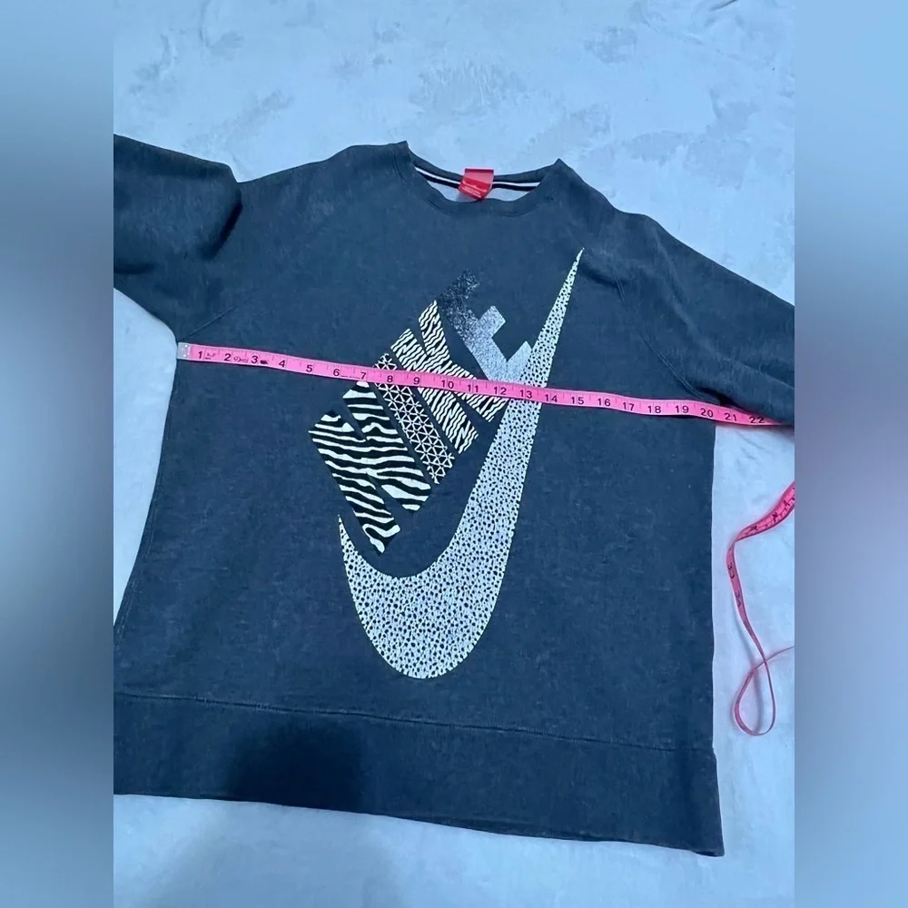 Nike crewneck pullover