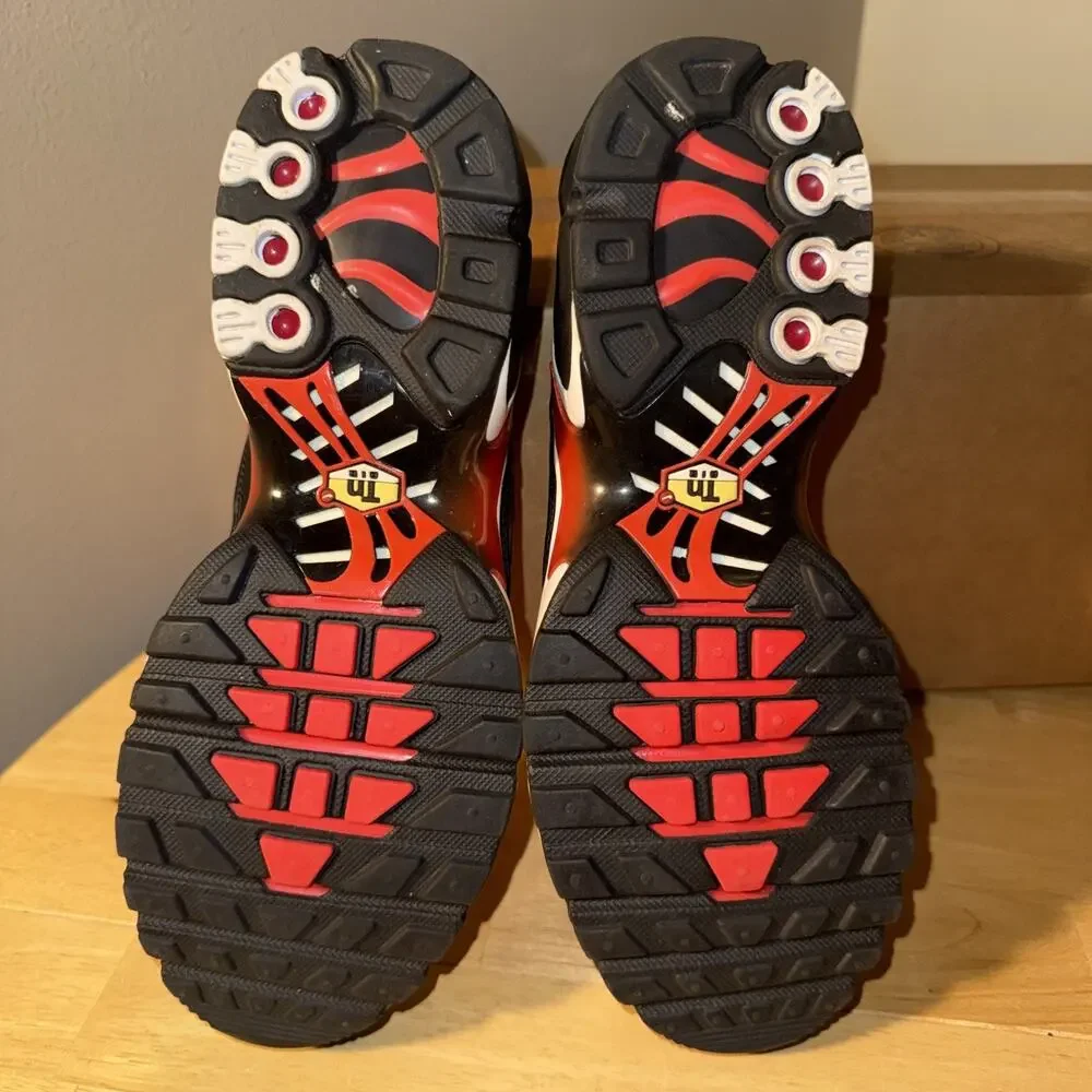 Nike Air Max Plus Script Swoosh Size 6.5Y 8 Women