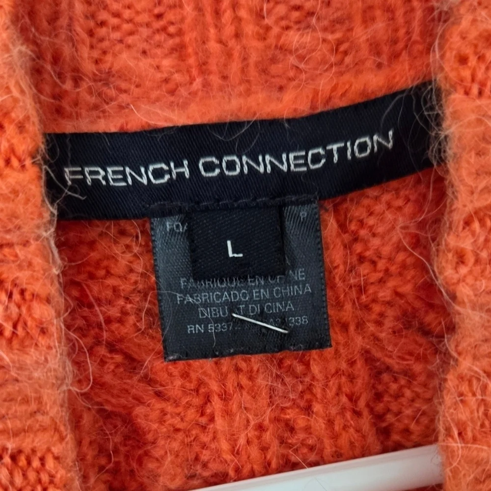 French Connection adorable cable