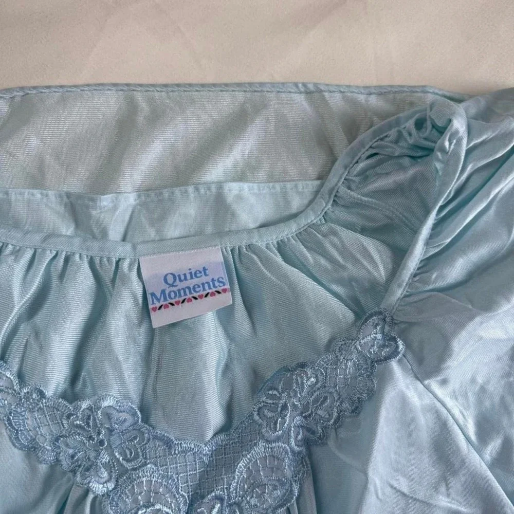 70s Quiet Moments baby blue nightgown fits‎ like a large
