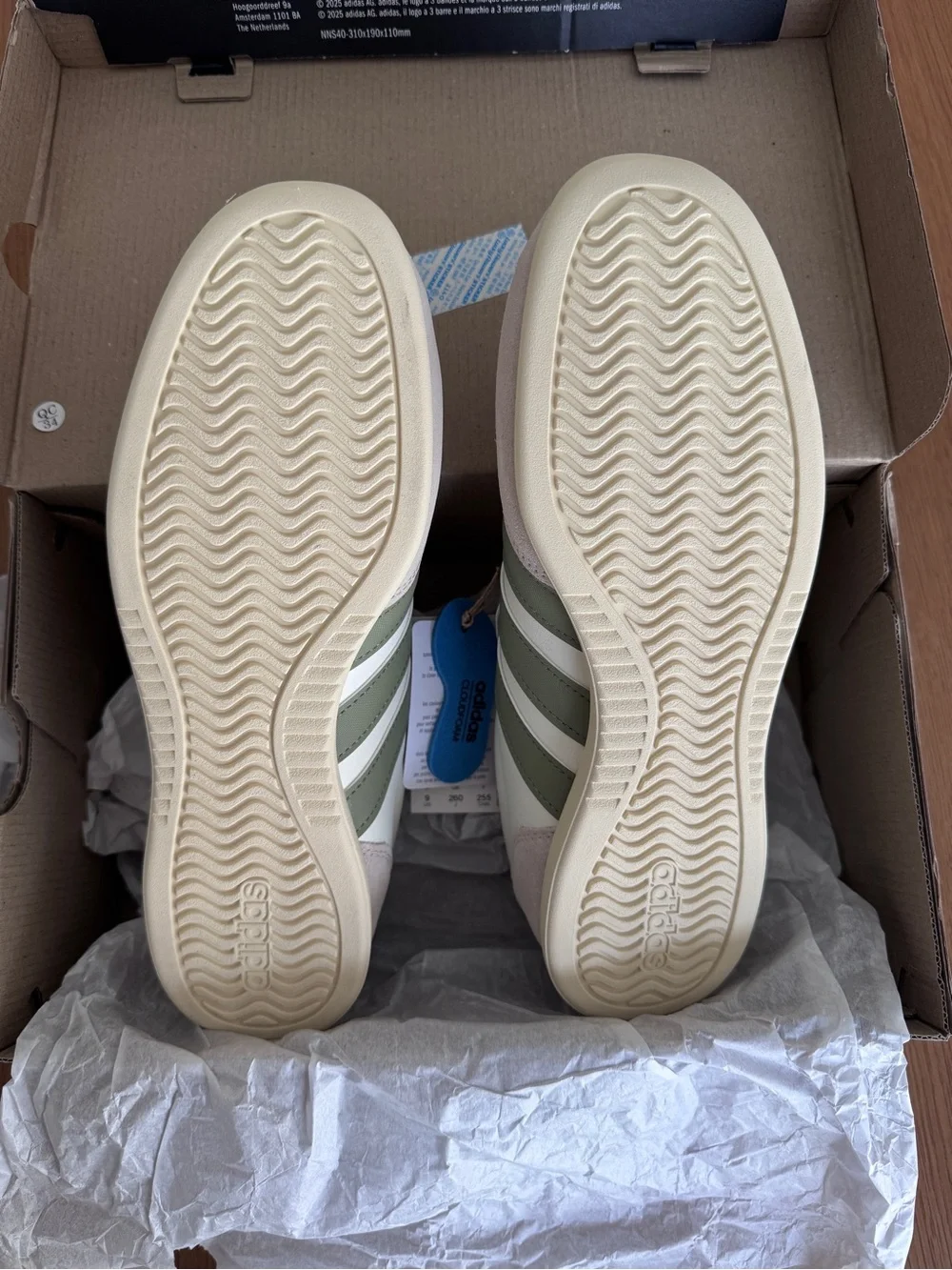 New women’s Adidas Barreda Lo sneakers