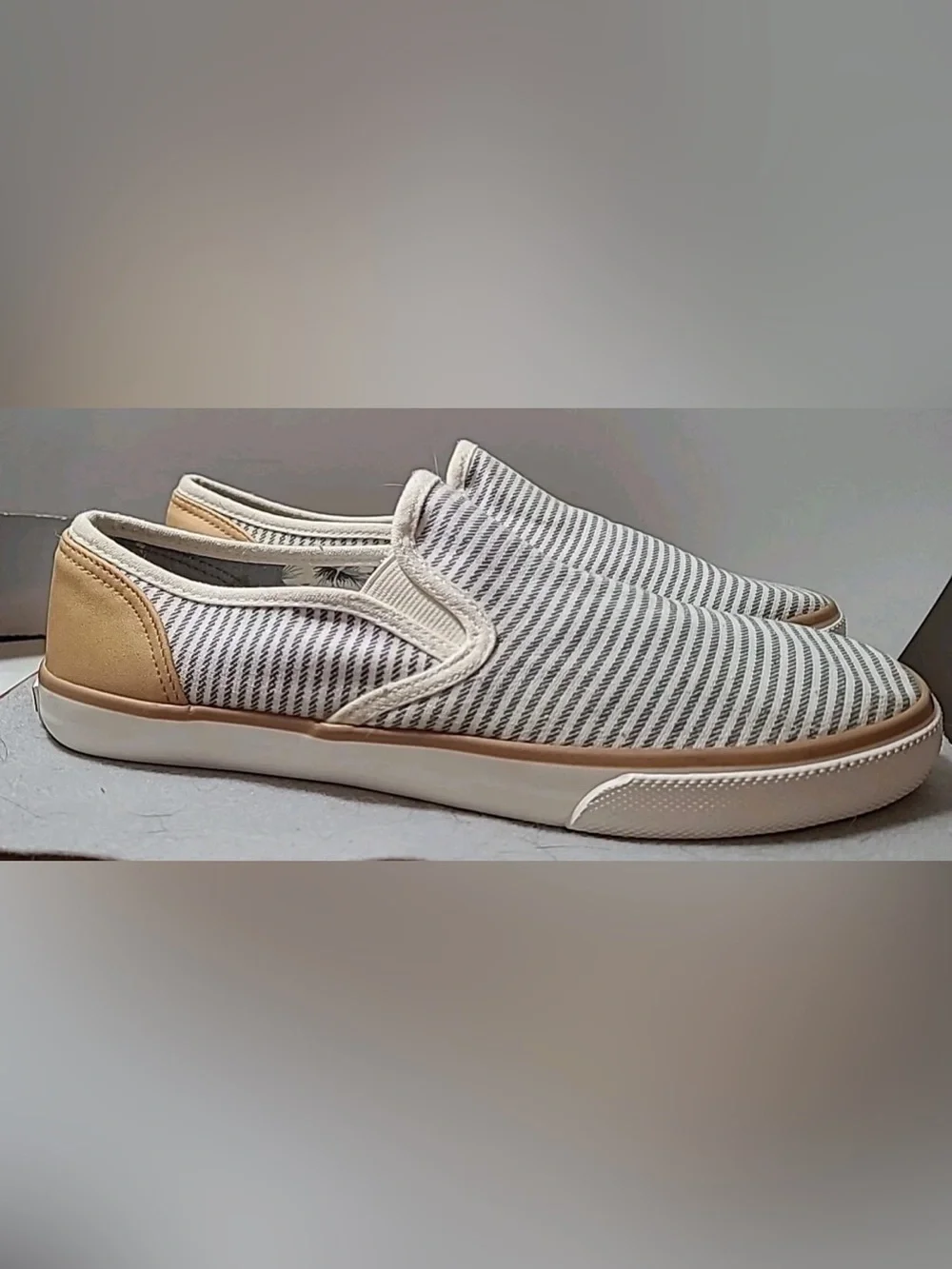 Tommy Bahama Margaritaville Striped Slip-On Loafers Nautical 9.5
