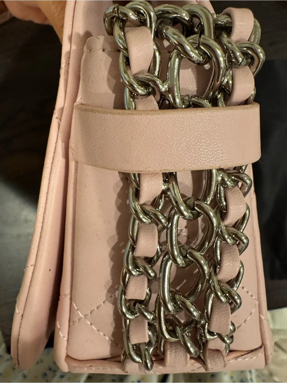 CHANEL note signs