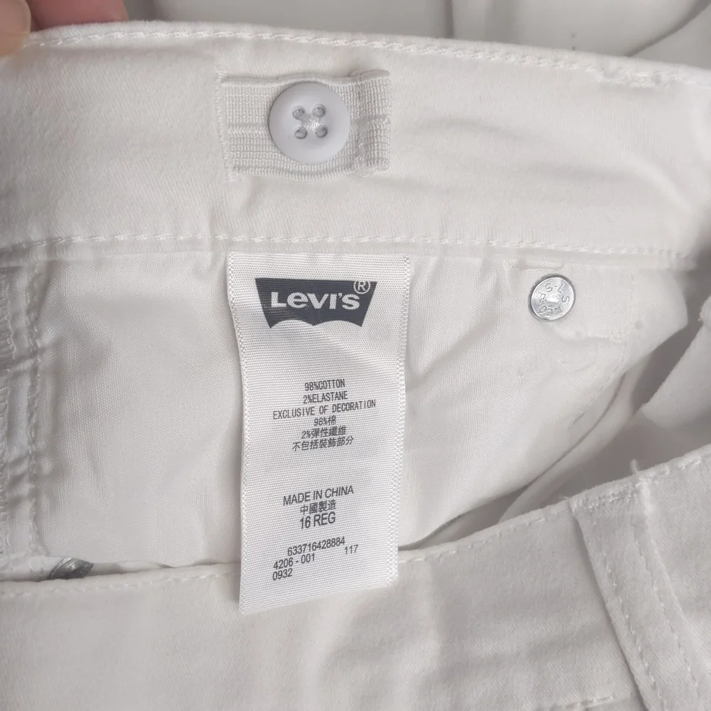 Levi Strauss BOYFRIEND Distressed White Crop Jeans size 16 Reg Adjustabl…