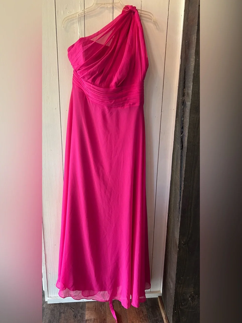 N/A flowing sleeveless
