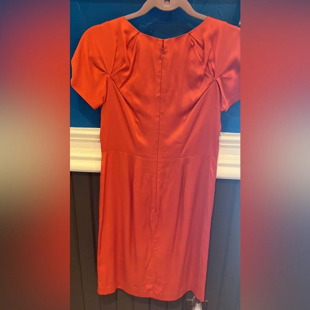 Banana Republic zips up